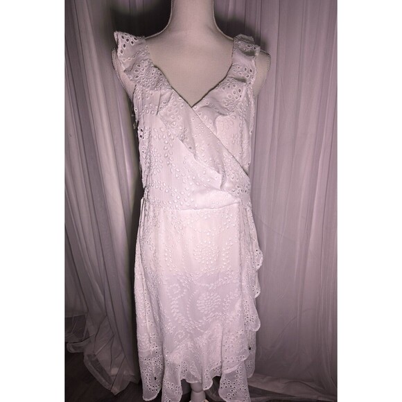 COPY White House Black Market Eyelet Ruffle Wrap Dress in White Size 12 - Picture 5 of 7